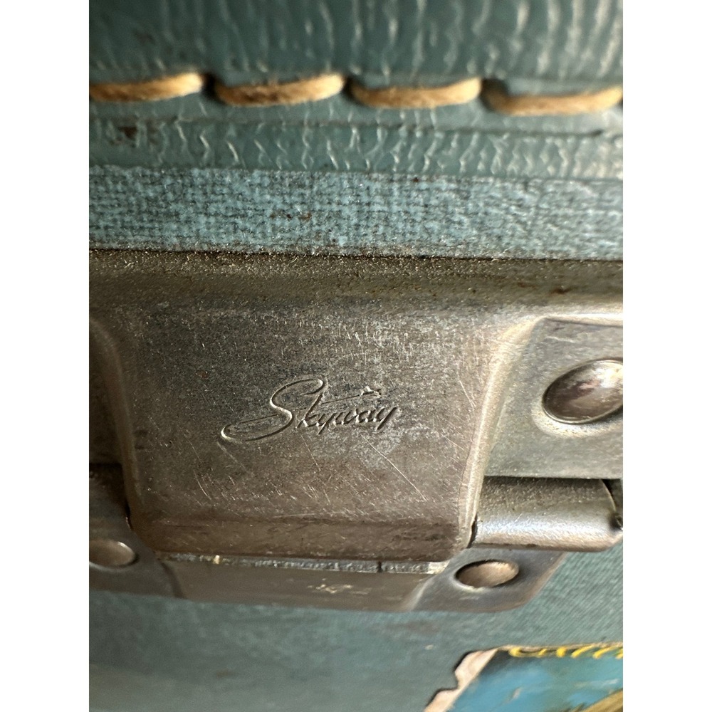 Mid-Century Skyway Train Case with Original Key Slate Blue Makeup Vanity Box - Picture 10 of 15